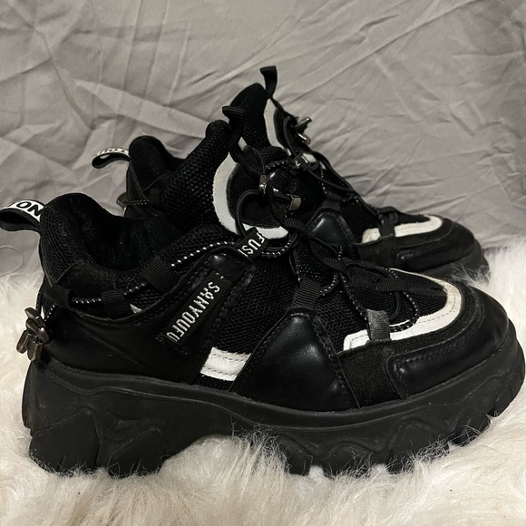 Shoes - Size Women’s US 6 Flashy Chunky Heel Running Shoe